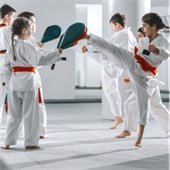 kids doing tae kwon do